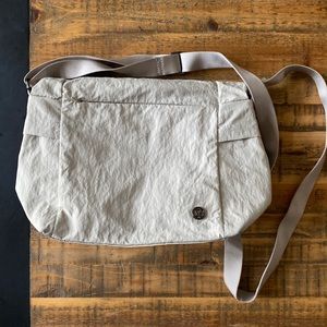 Lululemon purse